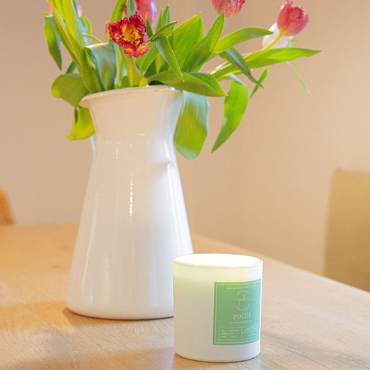 English Pear & Freesia - Focus Candle